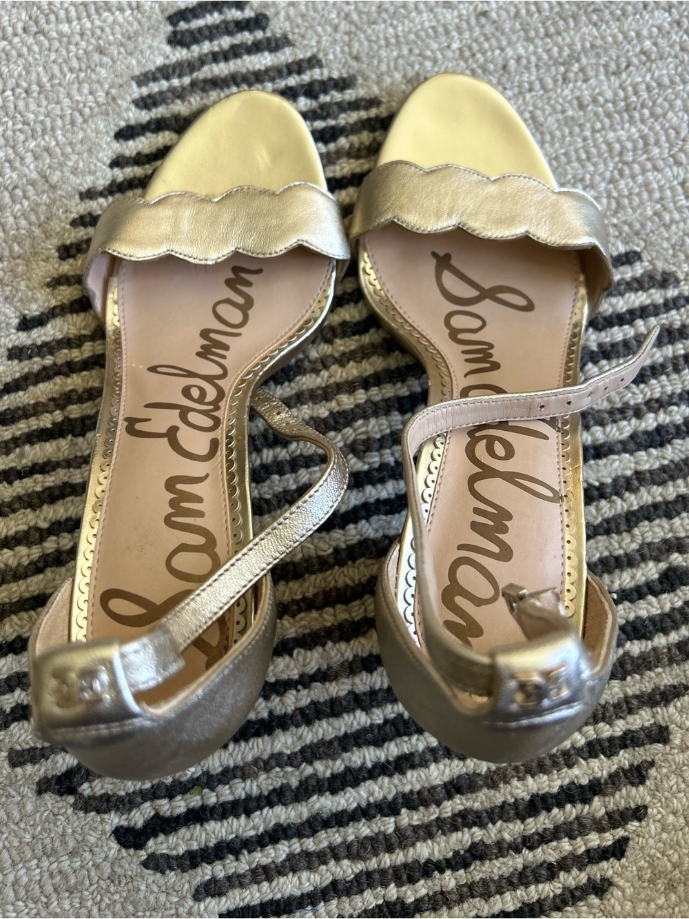 Sam Edelman Odila Metallic Gold Scalloped Block Heel Sandals - Size 7.5 - Picture 3 of 10